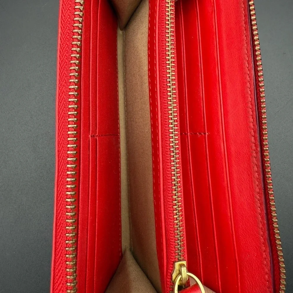 Red Pebble Genuine‎ Leather Wallet Tahari Brass Colored Zipper And Charm